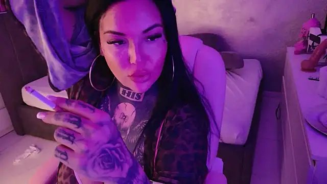 _MelinaCurves_'s Live XXX Chat