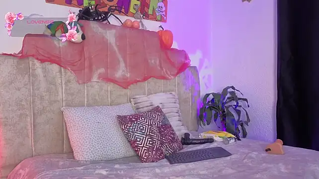 Emilly-hall – Naživo XXX chat