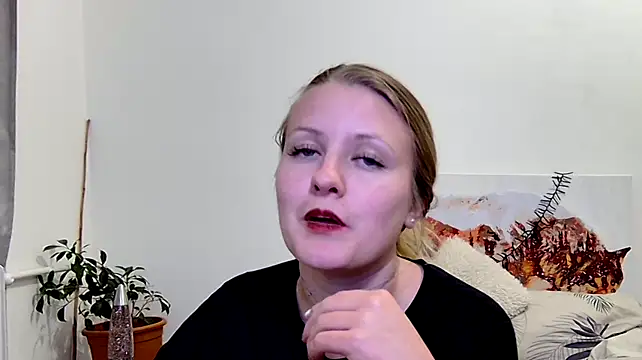 MileyGreyx: онлайн-секс-чат