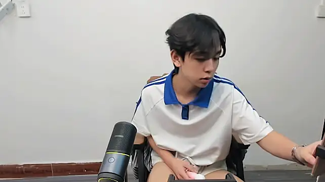 JKQ_334 Show Webcam