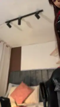 Chat +18 de Vale_Prada ao vivo