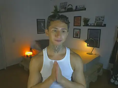 ArchiGoldd élő XXX-chatje