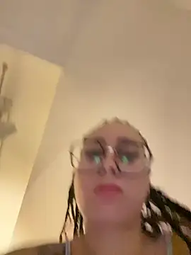 צ'אט XXX בשידור חי של queenlo_xxx