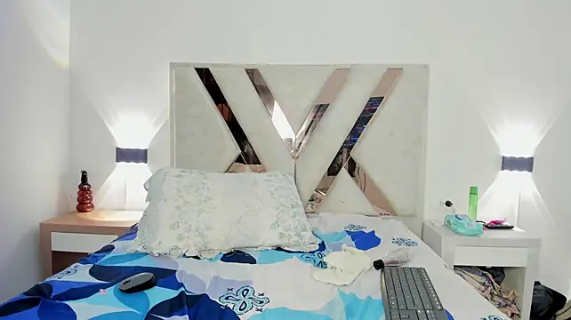 emmaluna12's Live XXX Chat