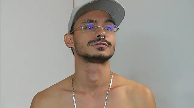 thomas_montiel's Live XXX Chat