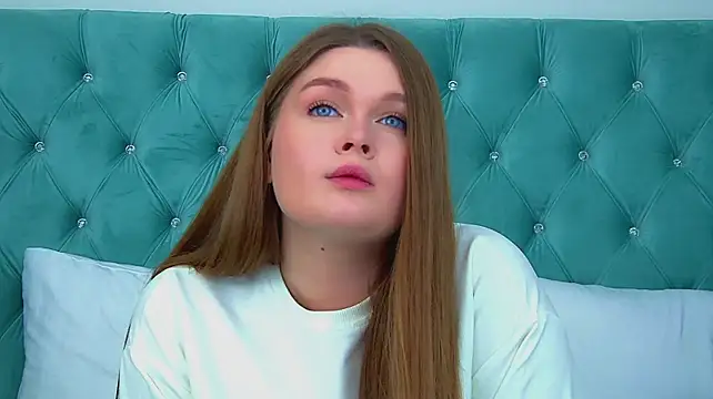 CrystalLyons' Live XXX Chat