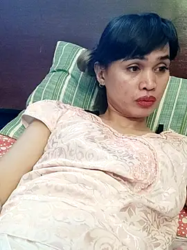 Онлайн чат XXX QueenSoreal