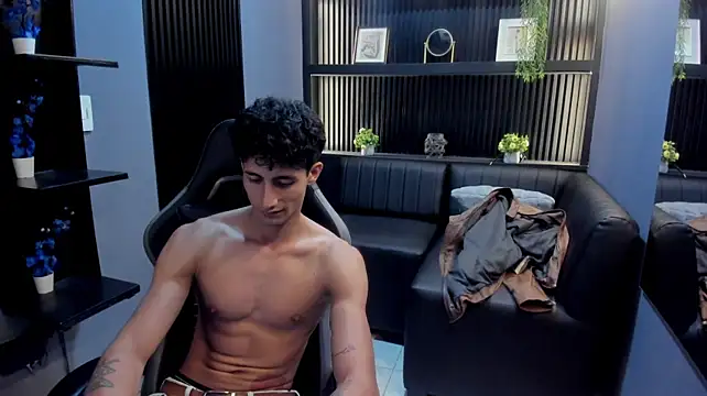 MaxiimoRomano_ Adlı Modelin Canlı XXX Sohbeti