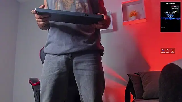 XXX chat uživo modela Lorenzo_Vellum