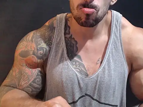 צ'אט XXX בשידור חי של DommMaster