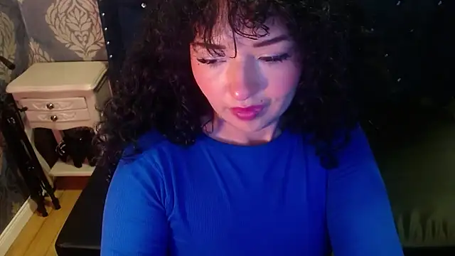 Sofiacowperx Adlı Modelin Canlı XXX Sohbeti