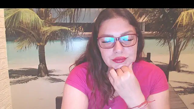 Queen__Natasha Adlı Modelin Canlı XXX Sohbeti
