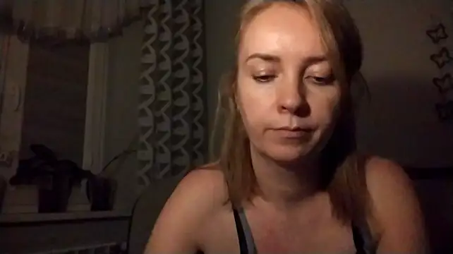 JenniferAlone Adlı Modelin Canlı XXX Sohbeti