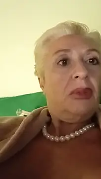 divinaerotica Adlı Modelin Canlı XXX Sohbeti