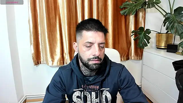 دردشة TommyDum الجنسية المباشرة