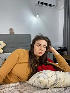CurlyLara's Live XXX Chat