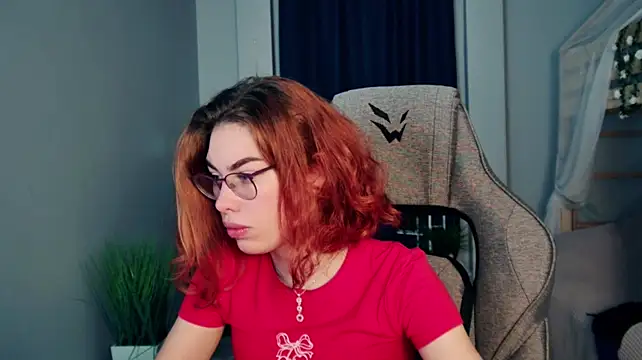 SeraphineDuskryn's Live XXX Chat
