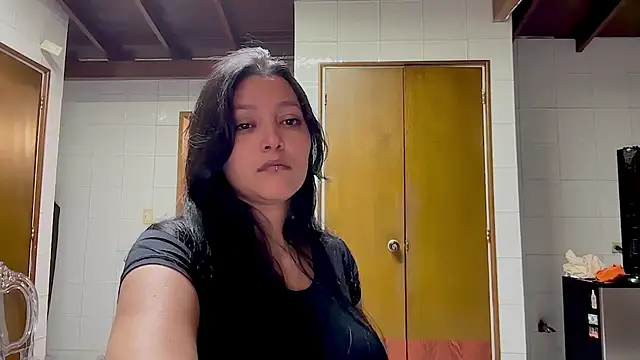 Chat XXX en directo de MarcellaGriffin