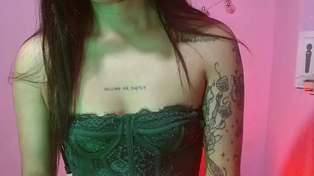 tiana_tom Adlı Modelin Canlı XXX Sohbeti