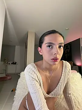 ZaraLuuv's Live XXX Chat