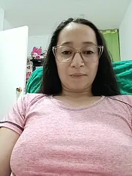 Chat XXX en directo de emilypoppy3