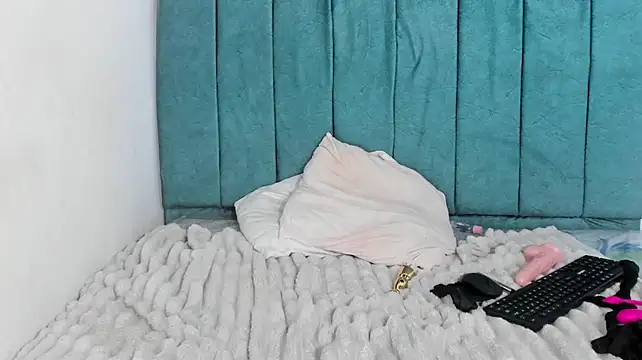 aishaLourent Adlı Modelin Canlı XXX Sohbeti
