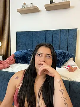 Chat +18 de KallyMyller1 ao vivo