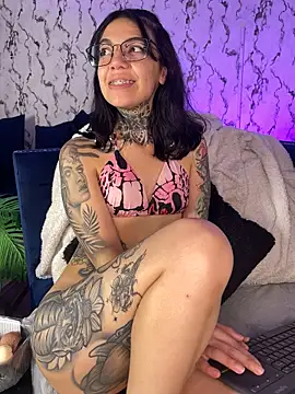 Lunai_gh Adlı Modelin Canlı XXX Sohbeti