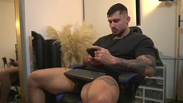 XXX chat uživo modela DimitriSullivan_