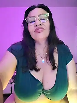 Chat +18 de esmeralda_milf ao vivo