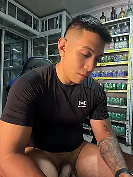 OliverWest04 XXX чат на живо