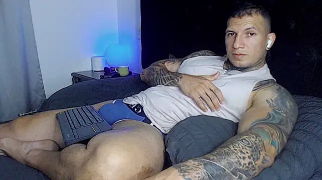 Chatroom XXX en direct de Shane_Clay