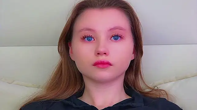 KeiraAsti élő XXX-chatje