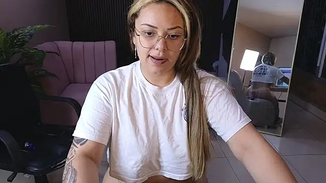 hott_mind_'s Live XXX Chat