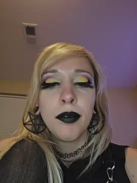 AmethystFoxx Adlı Modelin Canlı XXX Sohbeti