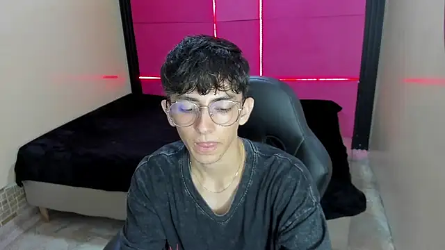 ElanGiraldo Adlı Modelin Canlı XXX Sohbeti