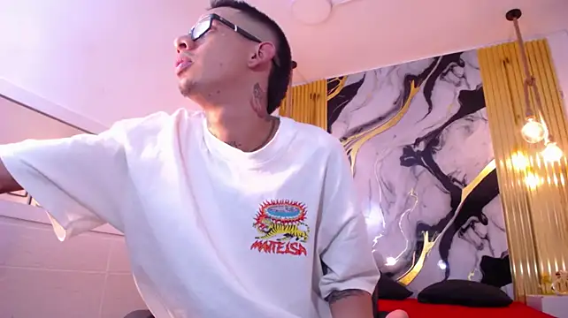 skyline_ryan's Live XXX Chat