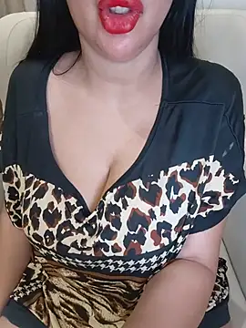Queen_sousou Adlı Modelin Canlı XXX Sohbeti