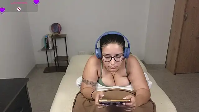XXX chat uživo modela blue__moon_
