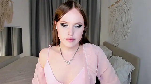 EffieMinki's Live XXX Chat