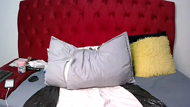 CurvyQueenx2 Adlı Modelin Canlı XXX Sohbeti