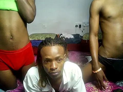 threemanias Chat XXX live