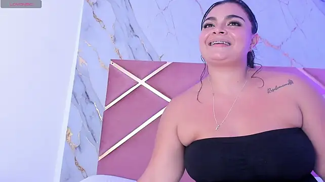 دردشة MadyyCruz الجنسية المباشرة