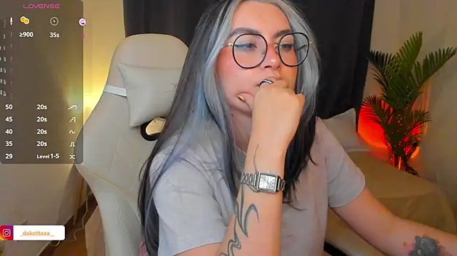 dakottaa_'s Live XXX Chat