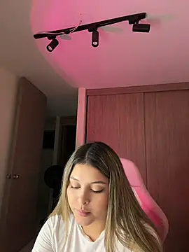 lunablossom_'s Live XXX Chat
