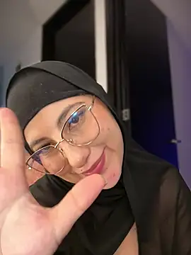Badra_Abaid Adlı Modelin Canlı XXX Sohbeti