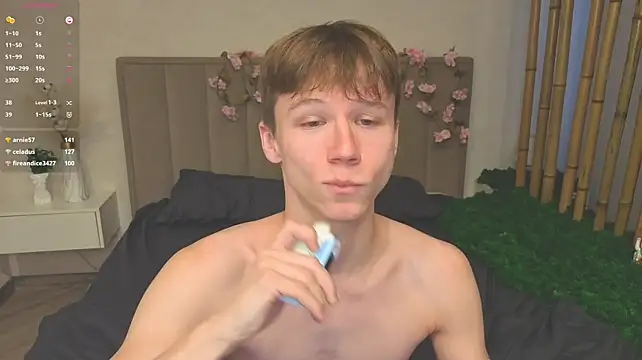 cuMte_boy Chat XXX in diretta