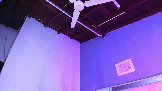 Chat +18 de MiaRaven_ ao vivo