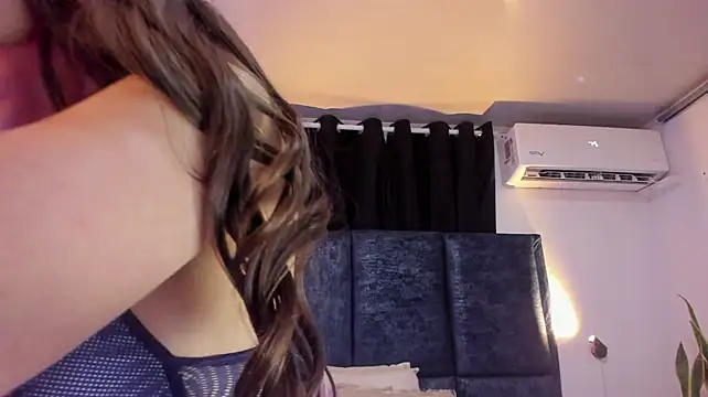 MiaWhiteBunny Live XXX Chat