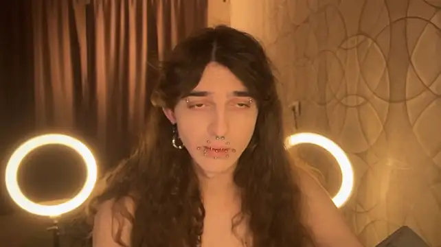 Kriisp Adlı Modelin Canlı XXX Sohbeti